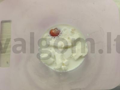 Pieninis kokteilis su braškėmis ir ledais Žingsnis 3