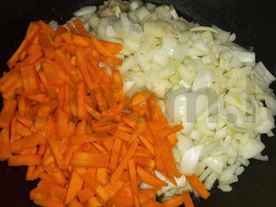 Kumpio plovas su džiovintomis abrikosais ir prieskoniais Žingsnis 5