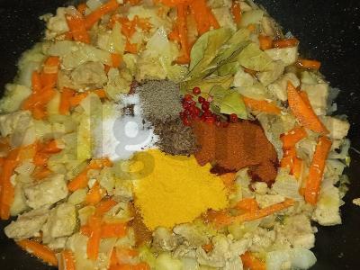 Kumpio plovas su džiovintomis abrikosais ir prieskoniais Žingsnis 6