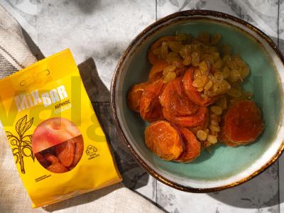 Rulonas su džiovintais abrikosais, razinomis ir riešutais Žingsnis 1