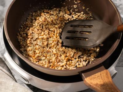 Rulonas su džiovintais abrikosais, razinomis ir riešutais Žingsnis 2