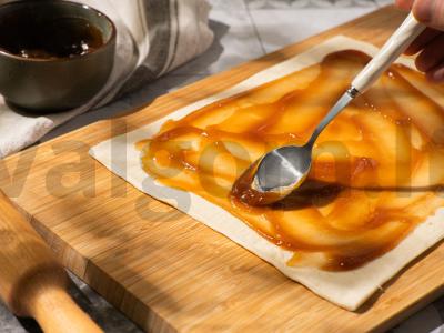 Rulonas su džiovintais abrikosais, razinomis ir riešutais Žingsnis 3