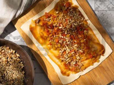 Rulonas su džiovintais abrikosais, razinomis ir riešutais Žingsnis 4