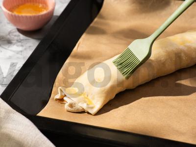 Rulonas su džiovintais abrikosais, razinomis ir riešutais Žingsnis 5