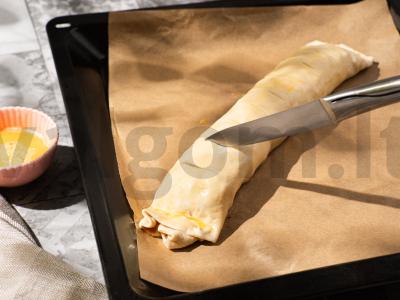 Rulonas su džiovintais abrikosais, razinomis ir riešutais Žingsnis 6