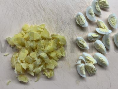 Salotas su putpelių kiaušiniais, agurkais ir bulvėmis Žingsnis 5