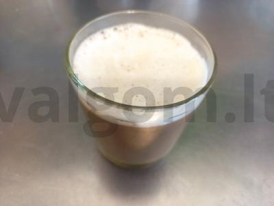 Kavos gėrimas su vaniliniu ledais pagrindine nuotrauka