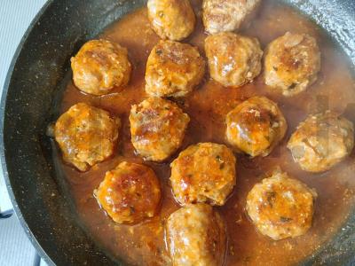 Bulvių košės apkepas su meatballs Žingsnis 6