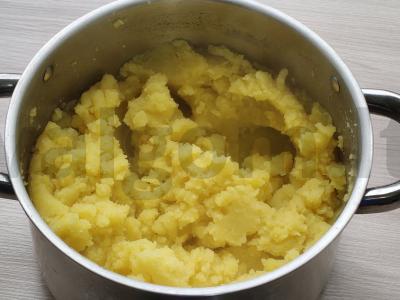 Bulvių košės apkepas su meatballs Žingsnis 7