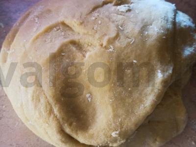 Vegetariška grietinėlė su slyvomis Žingsnis 1