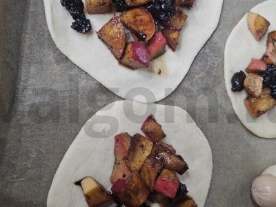 Saldi pyragėliai su vyšniomis ir uogomis ant kefyro Žingsnis 9