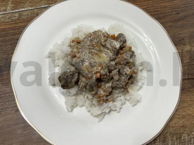 Troškinta kepenėlė su daržovėmis grietinėlėje pagrindine nuotrauka