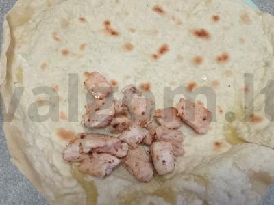 Šašlykas su vištiena, marinuotais svogūnais ir varškės sūriu Žingsnis 2