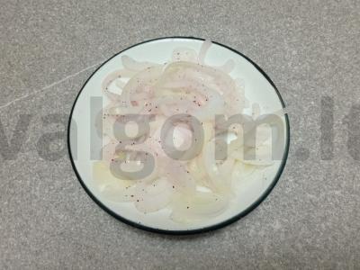 Šašlykas su vištiena, marinuotais svogūnais ir varškės sūriu Žingsnis 4