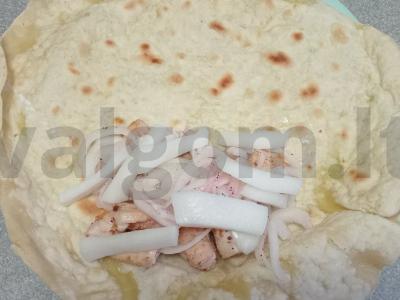 Šašlykas su vištiena, marinuotais svogūnais ir varškės sūriu Žingsnis 6