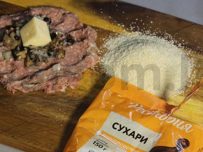 Jautienos kotletai su grybų įdaru ir sūriu Žingsnis 9