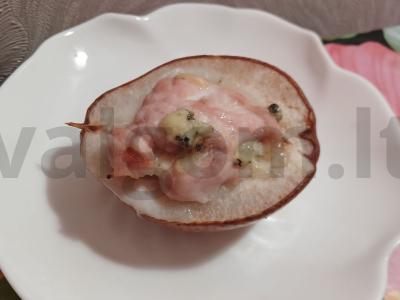 Kriaušė, kepta su vištiena ir mėlynuoju sūriu pagrindine nuotrauka