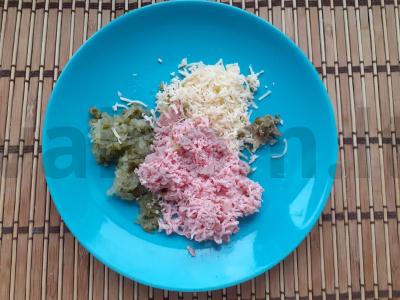 Kepti sumuštiniai su dešra, sūriu ir marinuotais agurkais Žingsnis 1