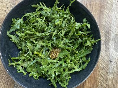 Lengvas salotas su rukola, daržovėmis ir mocarela Žingsnis 2