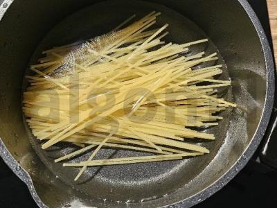 Spagečiai su krevetėmis grietinėlės padaže Žingsnis 2