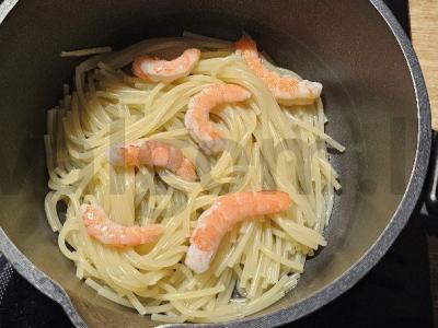 Spagečiai su krevetėmis grietinėlės padaže Žingsnis 3