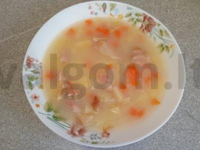 Žirnių sriuba su rūkytomis kiaulės ausimis Žingsnis 5