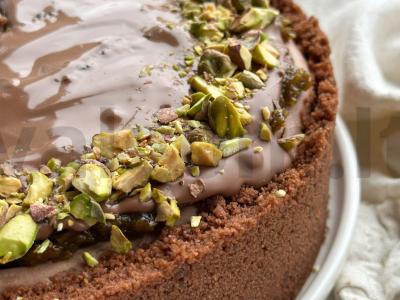 Dubajaus šokoladinis sūrio pyragas be kepimo pagrindine nuotrauka