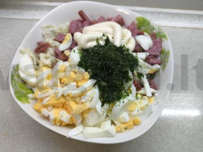 Salotos su Pekino kopūstu ir dešra per 12 minučių Žingsnis 4