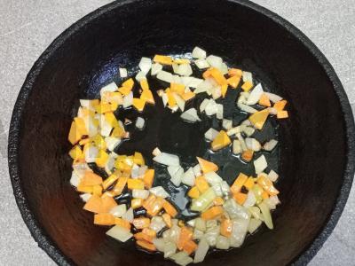 Žirnių sriuba su dešrelėmis vištienos sultinyje Žingsnis 2