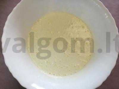 Švelnus pyragas su uogomis ir cukraus pudra Žingsnis 2