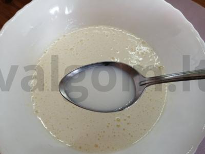 Švelnus pyragas su uogomis ir cukraus pudra Žingsnis 3