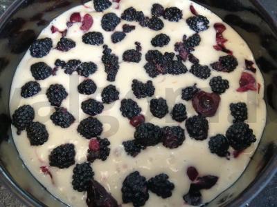 Švelnus pyragas su uogomis ir cukraus pudra Žingsnis 8