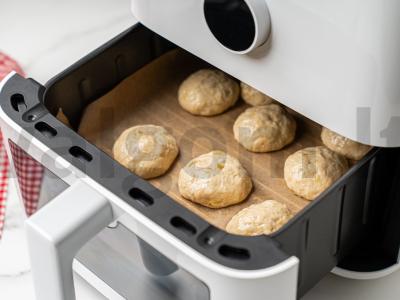 Bananiniai spurgos iš dviejų ingredientų oro grilyje Žingsnis 4