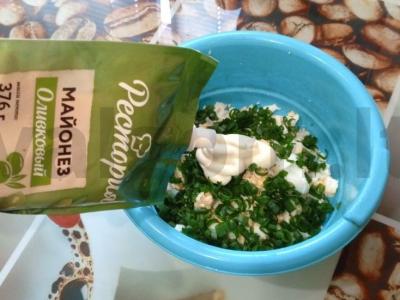 Užkandžių sumuštiniai ant borodino duonos su silke Žingsnis 4