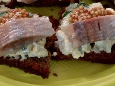 Užkandžių sumuštiniai ant borodino duonos su silke Žingsnis 9