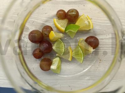 Gėrimas su vynuogėmis, laimu ir citrina Žingsnis 2