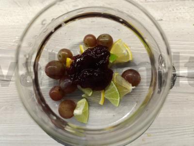 Gėrimas su vynuogėmis, laimu ir citrina Žingsnis 3