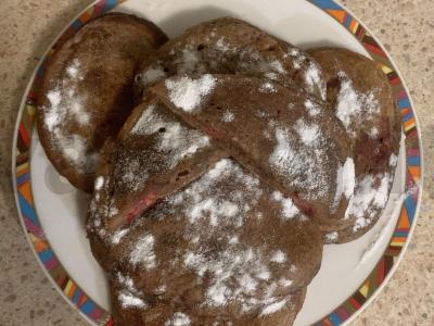 Šokoladiniai blynai su avietėmis pagrindine nuotrauka