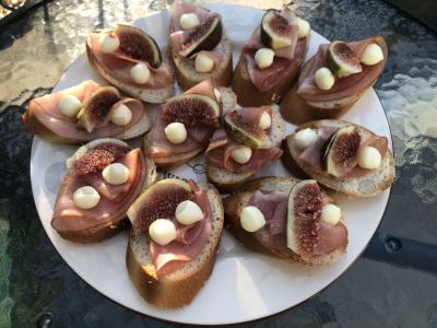 Sumuštiniai su bekonu, sūriu ir figomis pagrindine nuotrauka