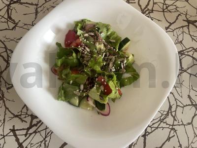 Daržovių salotos su moliūgų sėklomis Žingsnis 4