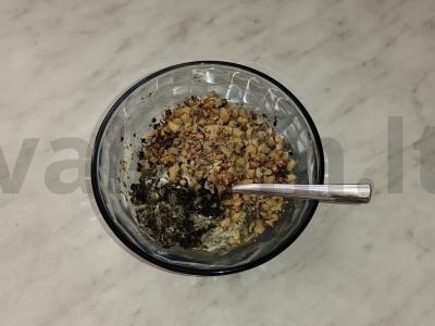 Vištienos filė ritinėliai su dilgėlėmis ir graikiniais riešutais Žingsnis 4