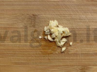 Spagečiai su paprikomis, pomidorais ir česnaku Žingsnis 2