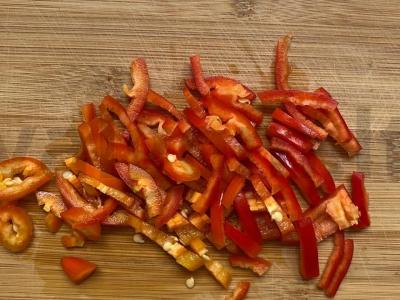 Spagečiai su paprikomis, pomidorais ir česnaku Žingsnis 4