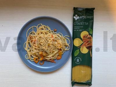 Spagečiai su paprikomis, pomidorais ir česnaku pagrindine nuotrauka