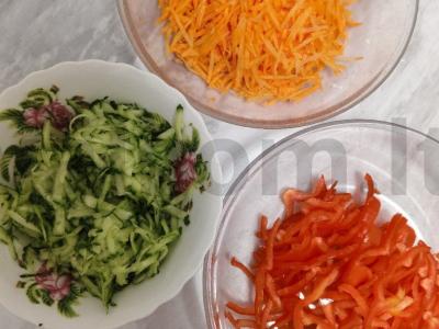 Funchosa su daržovėmis ir česnaku Žingsnis 1