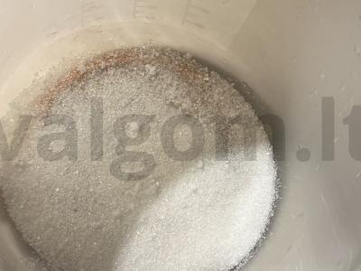 Rožiniai ploni blynai su pienu Žingsnis 1