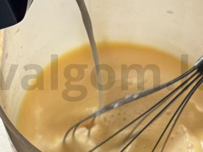 Rožiniai ploni blynai su pienu Žingsnis 3