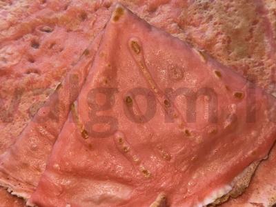 Rožiniai ploni blynai su pienu pagrindine nuotrauka