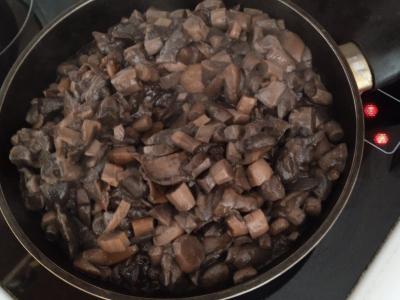 Kepti grybai pomidoruose žiemai Žingsnis 2