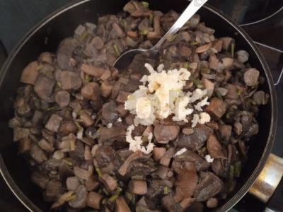 Kepti grybai pomidoruose žiemai Žingsnis 4